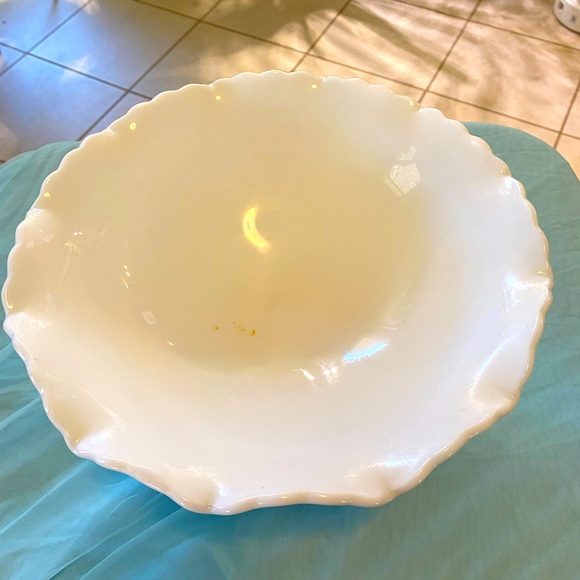 MILK GLASS GRAPES FRUIT BOWL - Picture 6 of 6